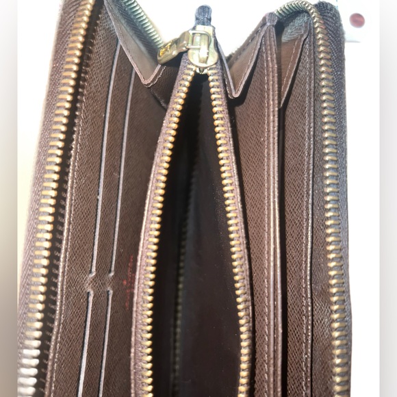 Louis Vuitton Damier Ebene Zip Around Wallet - Picture 4 of 9